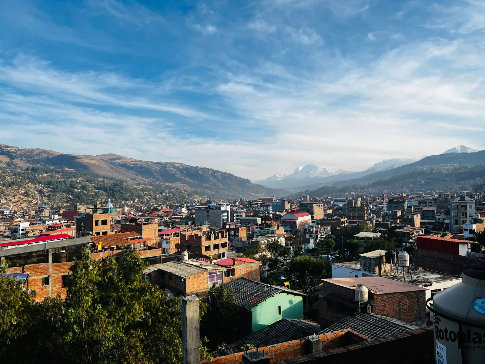 Huaraz et la Cordillère au loin